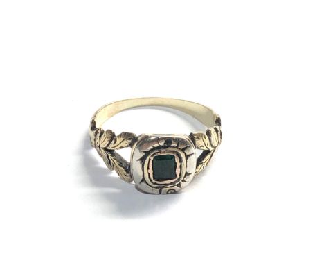 Antique gold &amp; emerald  ring weight 2.4g 