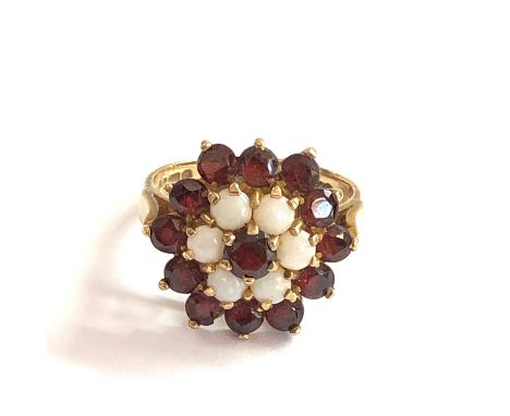 9ct Gold opal &amp; garnet cluster ring weight 4.7g 