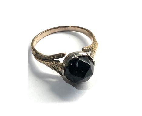 Vintage 9ct gold black stone ring weight 2.8g 