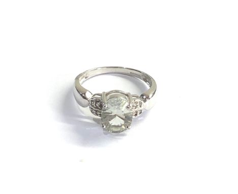 9ct gold diamond &amp; green amethyst  ring weight 2.9g 