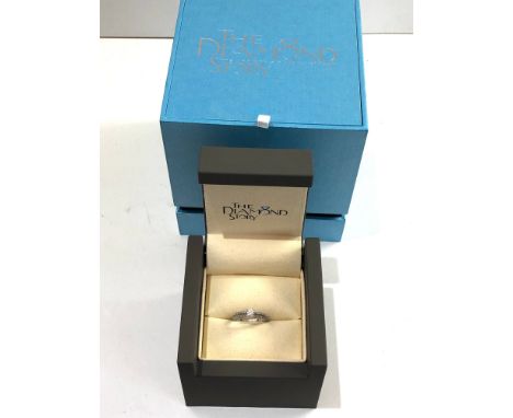 The diamond story platinum diamond ring with diamond shoulders 1.1ct diamonds centre diamond measures approx 4.5mm dia 