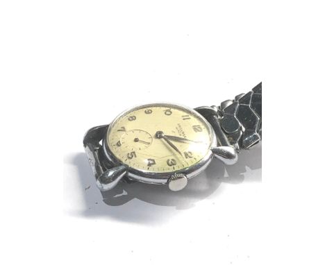 Vintage fancy lug Universal geneve gents stainless steel wristwatch case measures approx 29mm dia manual wind in working orde