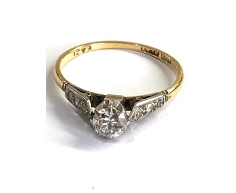 18ct gold diamond ring 0.33ct diamond with diamond shoulders weight 2g 
