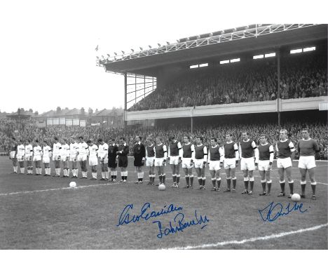 Autographed Arsenal 12 X 8 Photo B/W, Depicting A Superb Image Showing The Arsenal And Blackpool Teams Observing A Minute Sil