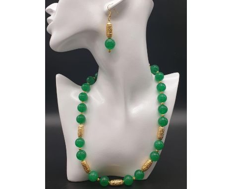 A high quality Chinese green jade and gold filled necklace and earring set in A presentation box. Necklace length: 46-49 cm. 
