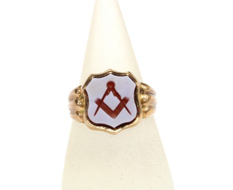 Gents 9ct gold ring with Masonic plaque, Chester hallmarks with indistinct date letter 