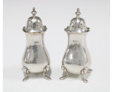 Edwardian pair of silver pepper pots, Birmingham 1906, (2) 