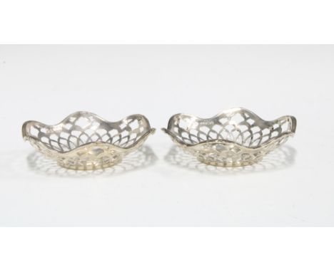 George VI silver bonbon dishes with pierced sides, Birmingham 1938, 8.5cm diameter (2) 