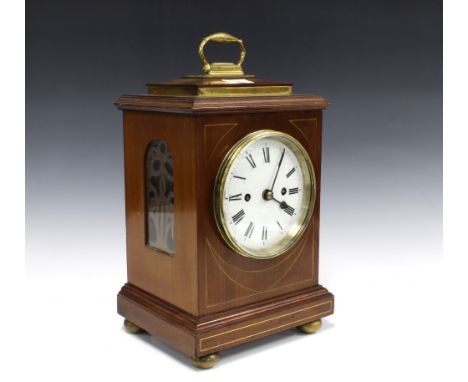 Mahogany cased mantle clock with brass carry handle, circular enamel dial with roman numerals, double fusee brass movement st