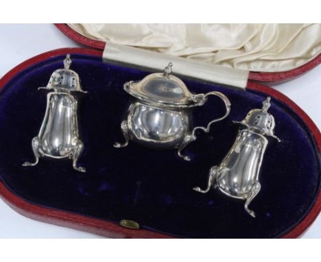 George V silver three piece condiment set, Birmingham 1911, in original fitted case (3) 