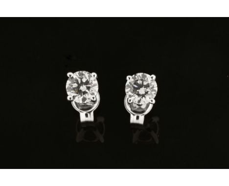 A pair of 18 ct white gold stud earrings, set with diamonds weighing +/- .84 carats. CONDITION REPORT: The stud earrings are 