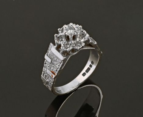 An 18 ct white gold diamond cluster ring.  Size K/L.  5.3 grams.