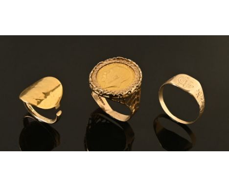 A half sovereign ring 1913, 7.6 grams, 9 ct gold signet ring, 2.3 grams, and another half sovereign ring, 4.3 grams.