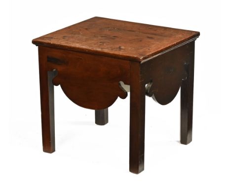 A George III mahogany commode, with hinged top to wooden lid and furnished interior with shaped apron and raised on legs of r