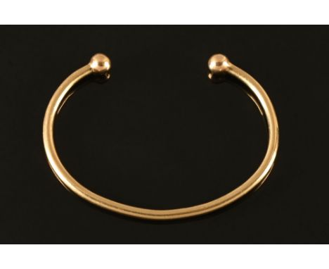 A 9 ct gold bangle.  14.6 grams. CONDITION REPORT: This has a full 9 ct gold hallmark.  The condition is very good with no is