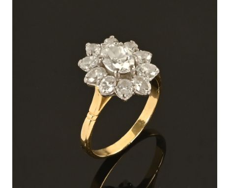 An 18 ct yellow gold diamond cluster ring, +/- 1.45 carats of diamonds, size O (see illustration).