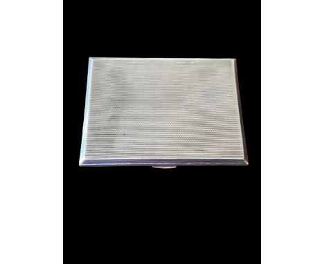 A silver cigarette case with engine turned pattern, Birmingham hallmarks for 1920. Approx 98g. 11.3cm x 8.5cm