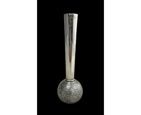 A Deakin &amp; Francis silver bud vase with 1972 Hallmarks for Birmingham. 13.7cm approx high, 142g, textured weighted base.