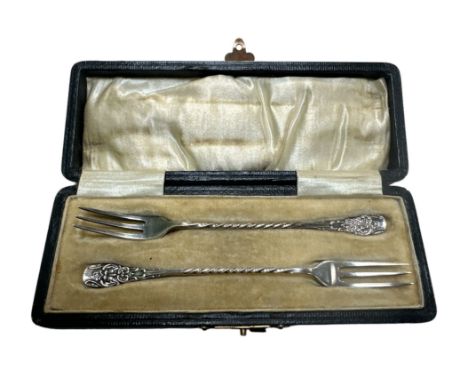 Levi &amp; Salaman cased pair of silver pickle forks, Birmingham 1911, combined weight approx. 14.8g