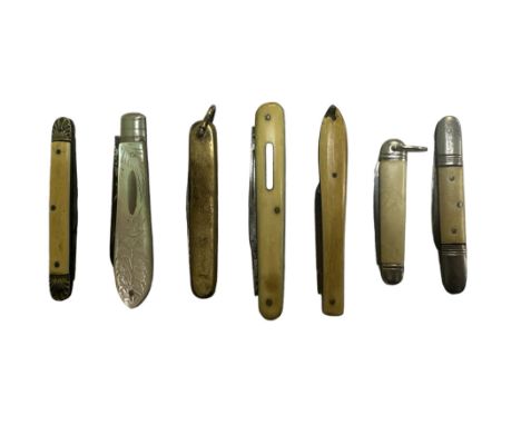 A selection pocket knives or fruit knives (7), one mother of pearl with silver blade, one brass with blade marked Chas. Hirst