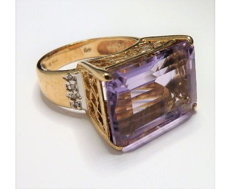 A fine, large amethyst 9-carat gold dress ring; ring size Q&nbsp;(total weight approx.8.74g)&nbsp;(The cost of&nbsp;UK postag
