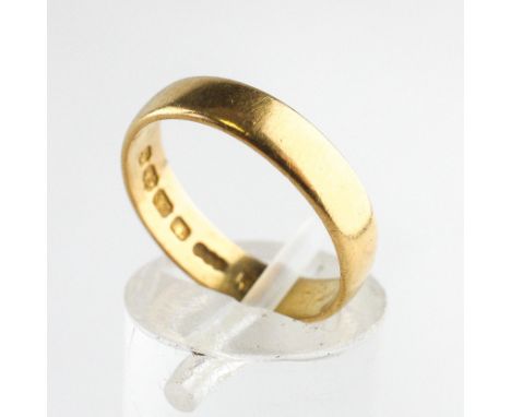 A yellow metal 4.2mm D shape wedding ring. Hallmarked 22ct gold, Birmingham, 1892. Size: K 3.3 grams