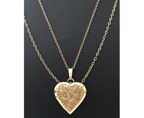  Locket has crackle diamond pattern to front and engine turned pattern to back. Internal glass in good condition.  Total weig
