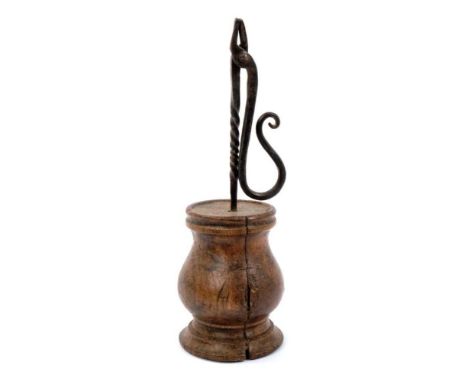18th century wrought iron nip rush light holder, delicate form, raised on turned oak baluster base, 24cm high