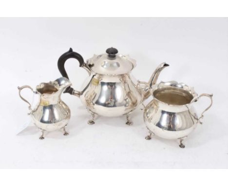 Early George V silver three piece tea set, comprising teapot of baluster form with flared rim, engraved initial and hinged do