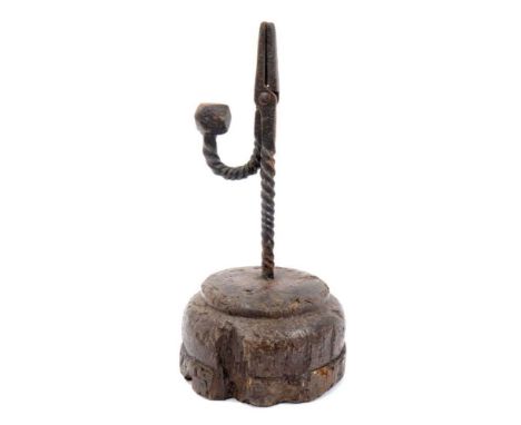 18th century wrought iron nip rush light holder, raised on circular oak base, 22cm high