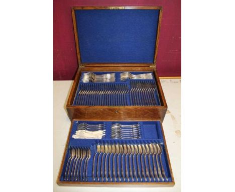 Comprehensive set of Victorian Kings pattern with diamond heel flatware, comprising 24 dinner forks, 24 dessert spoons, 24 de