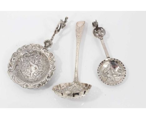 19th century Continental silver caddy spoon with embossed decoration, stamped 930 and import marks for London 1896, importer 