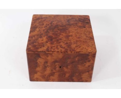 Good quality solid burr yew wood jewel box, square cushion form, fitted with removable tray, 16.5cm wideCondition report: Goo