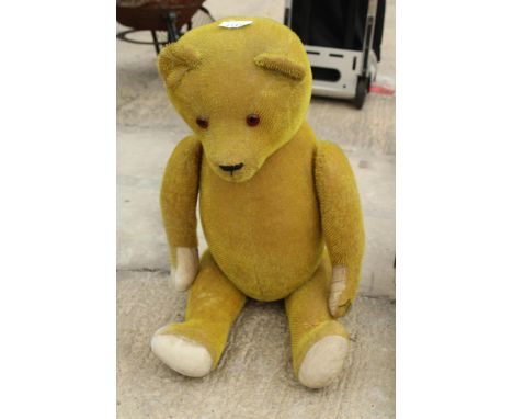 A VINTAGE ARTICULATED TEDDY BEAR