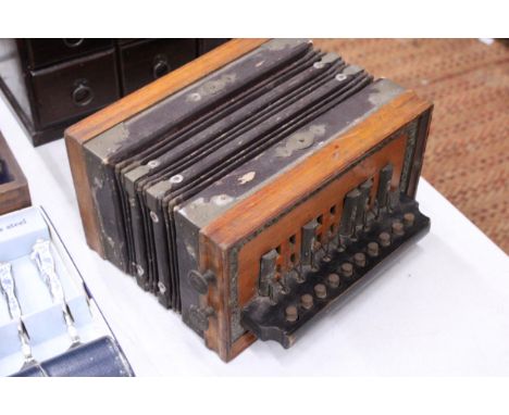 A VINTAGE (POSSIBLY GERMAN) ACCORDIAN/ SQUEEZE BOX
