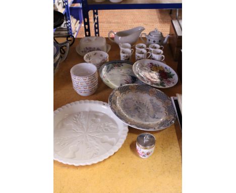 A QUANTITY OF CERAMICS TO INCLUDE SIX ROYAL WORCESTER 'ROANOKE' CUPS AND SAUCERS, PLATES, A FLAN DISH, SAUCE BOAT, ETC