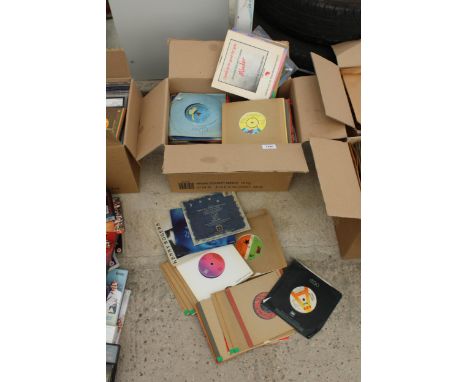 A LARGE ASSORTMENT OF VINTAGE 7" SINGLES