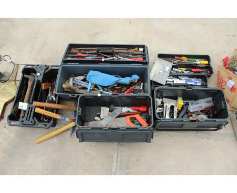 VARIOUS TOOLBOXES CONTAINING A LARGE QUANTITY OF TOOLS