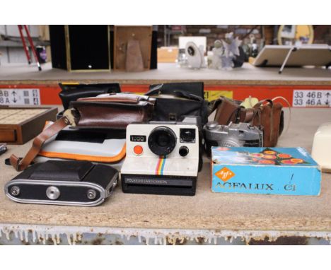 A COLLECTION OF VINTAGE CAMERAS TO INCLUDE A POAROID LAND CAMERA 1000, KODAK ADVANTIX, COMET X, ETC