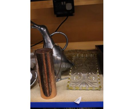 AN UNUSUAL ARTS AND CRAFTS STYLE COPPER VASE WITH A FRENCH GLASS INSERT, A METAL DUCK AND TWO VINTAGE  GLASS TRAYS