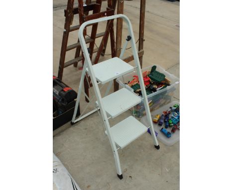 A THREE RUNG METAL STEP LADDER