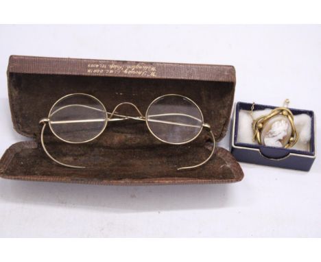 A PAIR OF VINTAGE GOLD TONE SPECTACLES IN A CASE AND A GOLD TONE CAMEO BROOCH