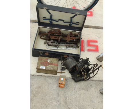 AN ASSORTMENT OF VINTAGE ITEMS TO INCLUDE ICE SKATES AND A PROJECTOR ETC