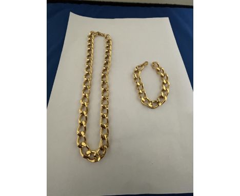 A MONET HEAVY GOLD COLOURED CHAIN AND MATCHING BRACELET