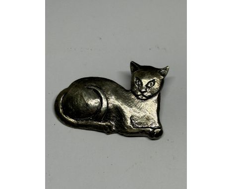 A VINTAGE SILVER 925 CAT BROOCH