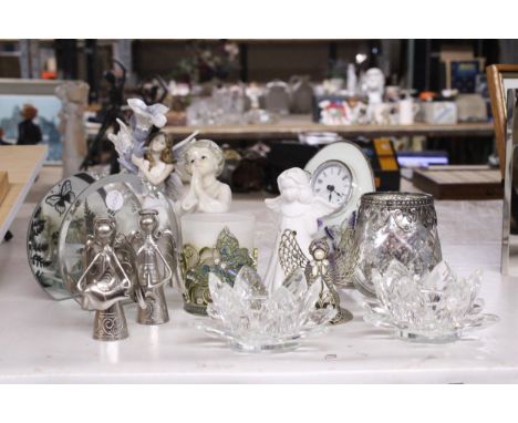 A MIXED LOT TO INCLUDE TWO CRYSTAL GLASS TEA LIGHT HOLDERS, A CANDLE, A MANTLE CLOCK WITH BUTTERFLY DESIGN ETC