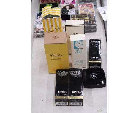 A QUANTITY OF VINTAGE PERFUMES TO INCLUDE BLUE GRASS, CHANEL NO5 TOGETHER WITH CHANEL VITALUMIERE FOUNDATIONS