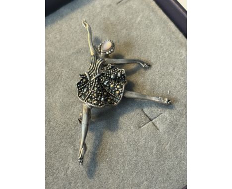 A MARKED SILVER, MARCASITE AND MOTHER OF PEARL VINTAGE BROOCH IN THE FORM OF BALLERINA IN A PRESENTATION BOX