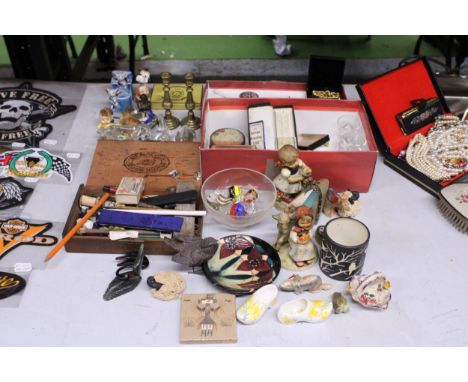 A LARGE QUANTITY OF VINTAGE COLLECTABLES TO INCLUDE COSTUME JEWELLERY, A GOEBEL FIGURE, MURANO STYLE SWEETS, GLASS ANIMALS, F