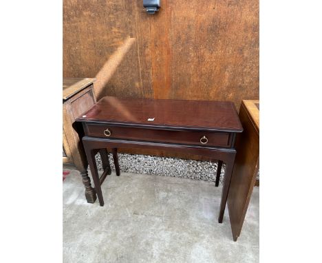 A STAG MINSTREL CONSOLE TABLE WITH SINGLE DRAWER, 36" WIDE